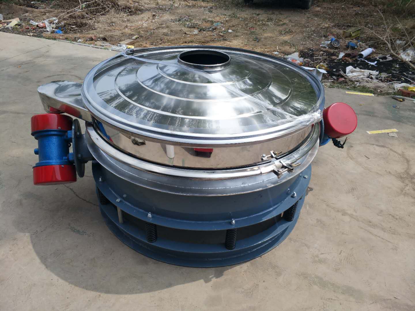 直排篩走貨一拔!!我們新鄉(xiāng)市廣合機(jī)械設(shè)備有限公司與無錫客戶簽訂1500直排篩兩臺(tái)今天發(fā)貨